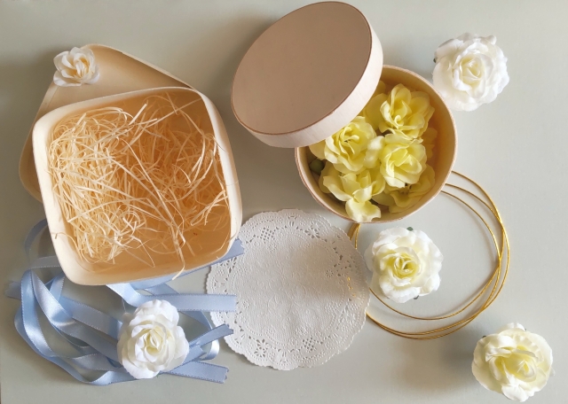 プリザーブドフラワーを箱で保管している画像